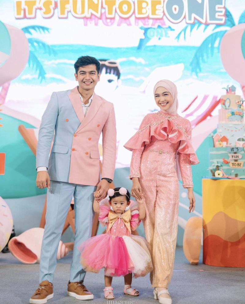 Ria Ricis dan Teuku Ryan dan Sang Anak Moana(Sumber: Instagram riaricis1795)