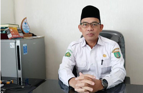 H. Arbaja, Kepala Kantor Kemenag Kabupaten Barsel, saat diwawancarai wartawan di kantornya, Senin (15/1/2024). Foto. Alifansyah/1tulah.com