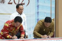 Wagub Kalteng Edy Pratowo menandatangani Berita Acara LHP Dengan Tujuan Tertentu Semester II Tahun 2023. Foto:Istimewa