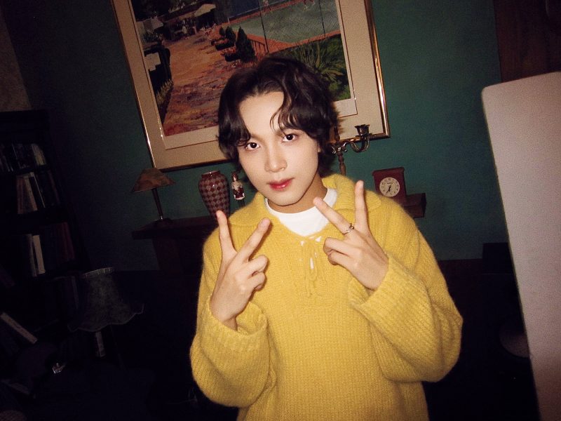 Haechan NCT didenda karena ketahuan merokok didalam ruangan. (foto: NCT 127)