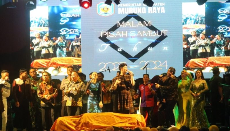 Semarak Perayaan pisah sambut tahun baru 2024 di Murung Raya, Minggu malam. (foto :1tulah.com)