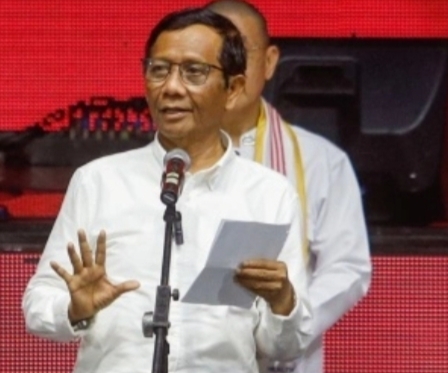 Cawapres nomor urut 3, Mahfud MD. [Suara.com/Alfian Winanto]