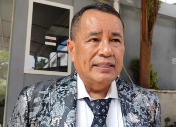 Hotman Paris Hutapea di kawasan Tendean, Jakarta, Selasa (14/11/2023) [Suara.com/Adiyoga Priyambodo]