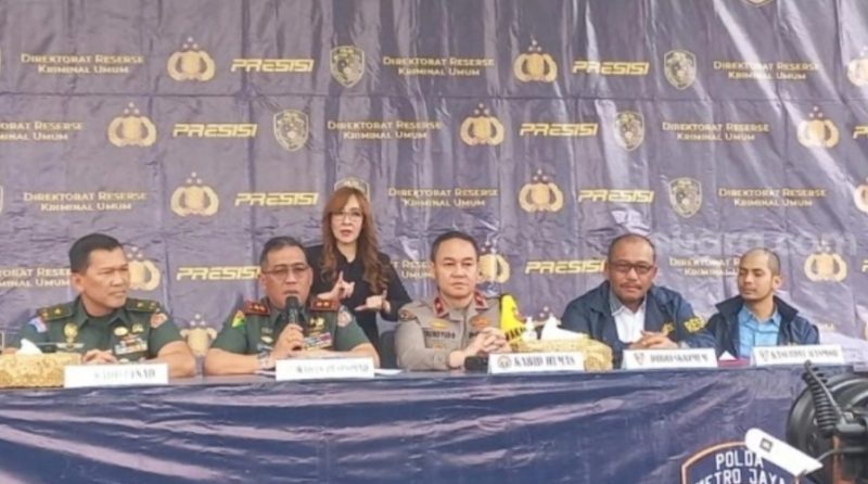 3 Prajurit TNI Nyambi Sindikat Pencurian Motor-Mobil di Sidoarjo, Hasil Curian Bak Showroom Dijual ke Timor Leste. (Suara.com/M Yasir)