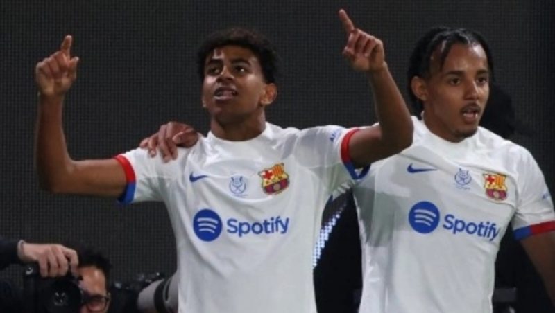 Selebrasi Lamine Yamal usai mencetak gol ke gawang Osasuna di semifinal Piala Super Spanyol 2023/2024. (Fayez Nureldine/AFP)