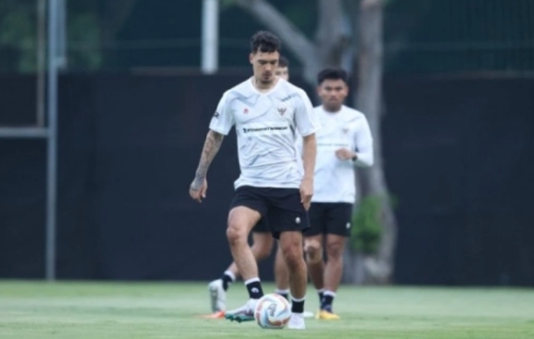 Shayne Pattynama saat berlatih bersama Timnas Indonesia (pssi.org)