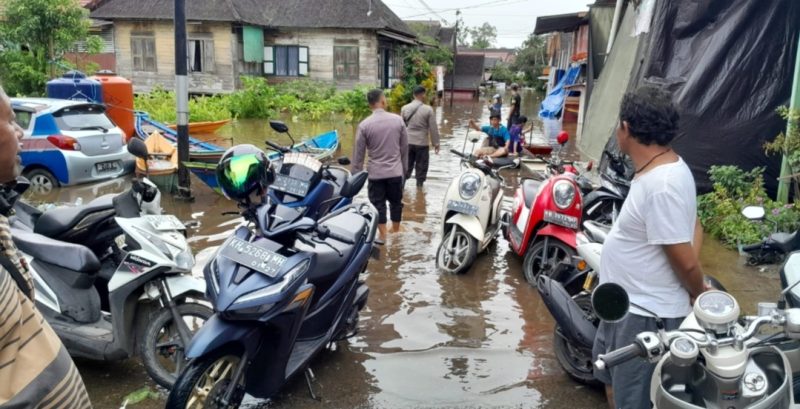 Curah hujan tinggi, Puruk Cahu darurat banjir. (foto : Polsek Murung)