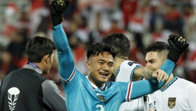 Reaksi penjaga gawang timnas Indonesia #21 Ernando Ari di penghujung pertandingan kedua Grup D Piala Asia 2023 antara Vietnam dan Indonesia di Stadion Abdullah bin Khalifa di Doha pada 19 Januari 2024. KARIM JAAFAR / AFP