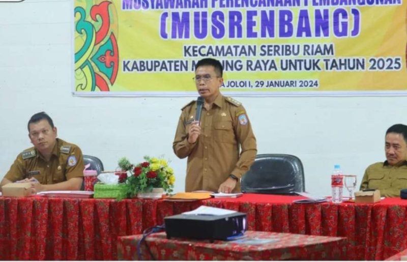 Pj Bupati Mura Hermon dalam Musrenbang tingkat Kecamatan Seribu Riam (Foto :1tulah.com)