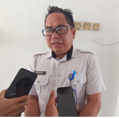Syahdani, Plt. Kepala Dinas Pendidikan Kabupaten Barsel saat diwawancarai wartawan di Buntok, Kamis (25/1/2024). Foto. Alifansyah/1tulah.com