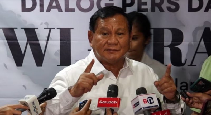 Calon presiden nomor urut 2, Prabowo Subianto menolak untuk melakukan wawancara dengan wartawan setelah pertemuan dengan Persatuan Wartawan Indonesia (PWI) pada Kamis (4/1) di Jakarta. (VOA/Ghita Intan)