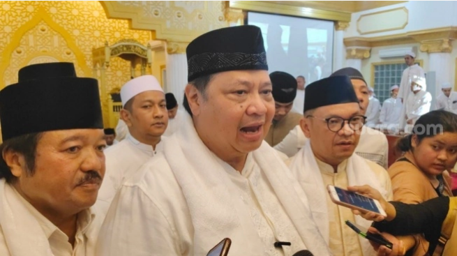 Hawa Politik Indonesia Sedang Panas, Airlangga Hartarto Kuatkan Gibran di Tiap Majelis (sumber; suara.com)