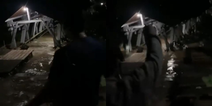 Jembatan Bakubung hanyut. (foto: tangkap layar)