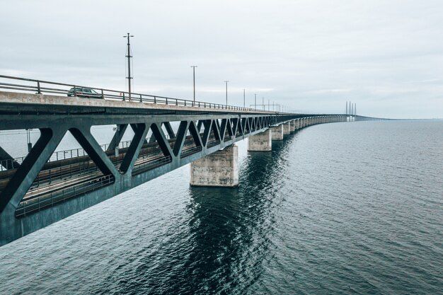 Kalsel Mulai Bangun Jembatan Penghubung Pulau Laut dan Pulau Kalimantan Senilai Rp 300 Miliar. (foto: freepik)