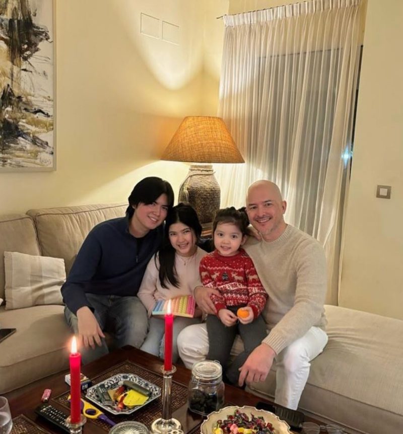 Sean, ayah, dan adiknya (Sumber: Instagram melinaatian)