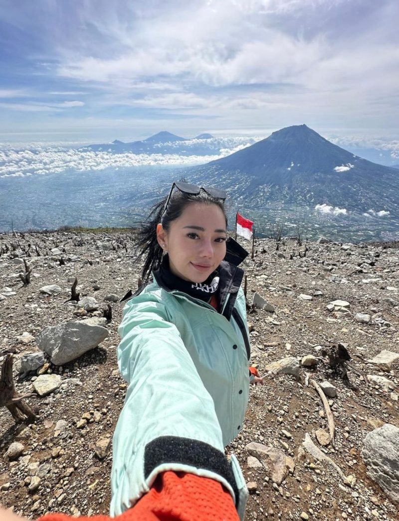 Wendy Walters naik puncak gunung (Sumber: Instagram wendywalters)