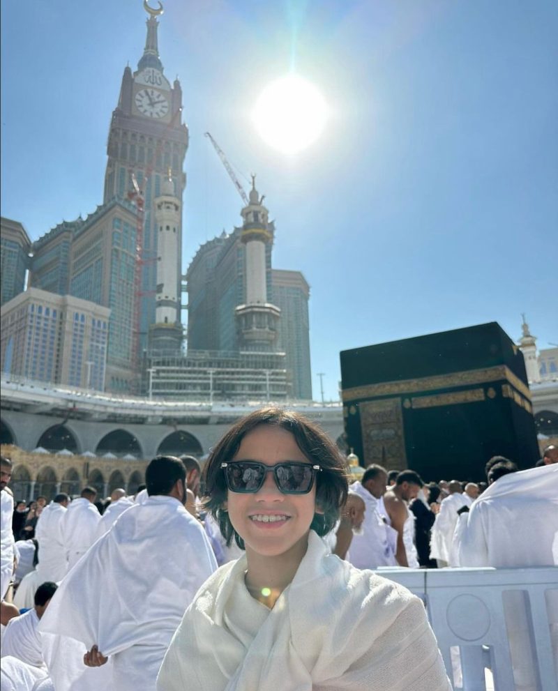 noah sinclair sedang umroh(Sumber: Instagram noah.sinclair)