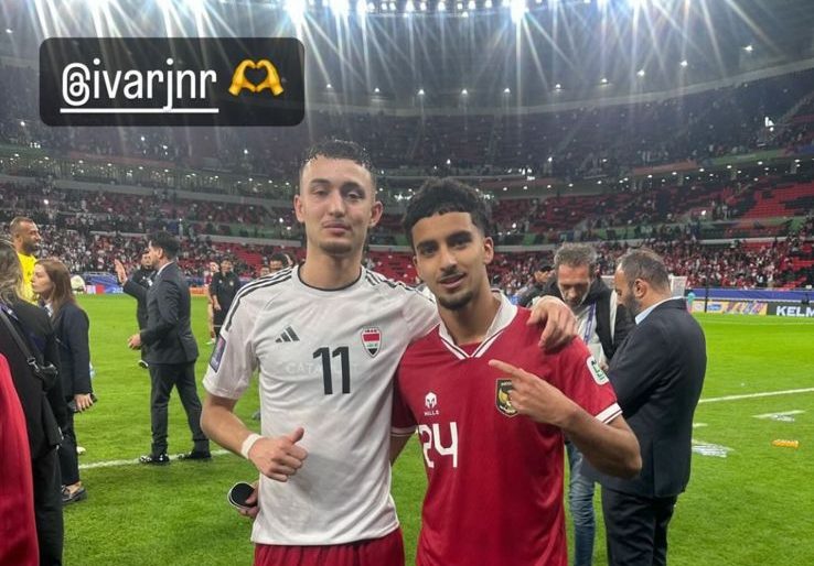 Ivar Jenner bertukar jersey dengan gelandang Irak, Zidane Iqbal. (foto: instagram @zidaneiqbal)