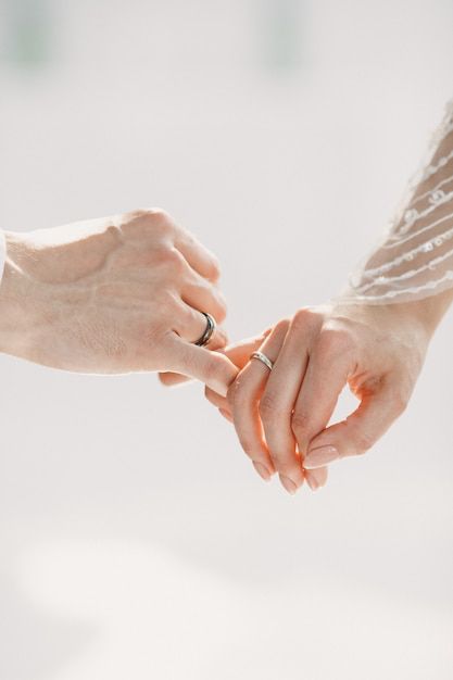 Pria Idap HIV Menikah dengan Istri Solehah (Sumber: Freepik)