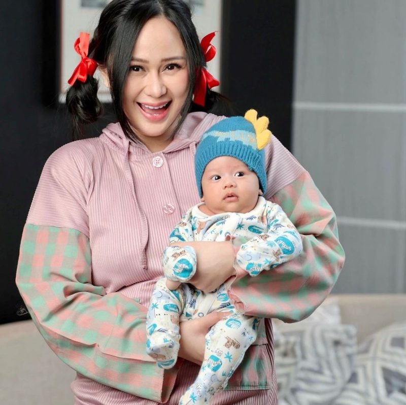 Denise Chariesta dan sang buah hati(Sumber: Instagram denisechariesta91)