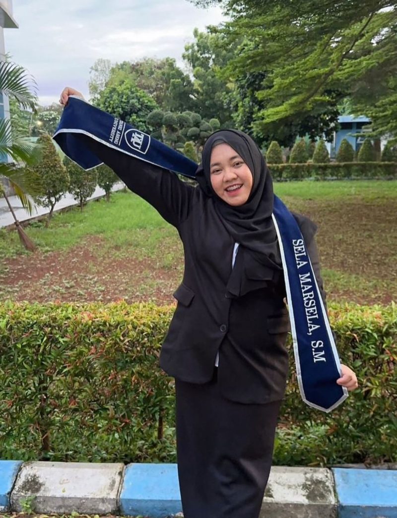 Mbak Lala Pengasuh Rafatar Resmi Jadi Sarjana(Sumber: instagram raffinagita1717)