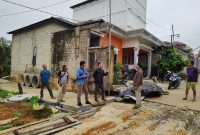 Waket I DPRD Barito Utara, Parmana Setiawan, saat melakukan reses di Kelurahan Lanjas, dan berdialog bersama warga. Foto.Delia/1tulah.com