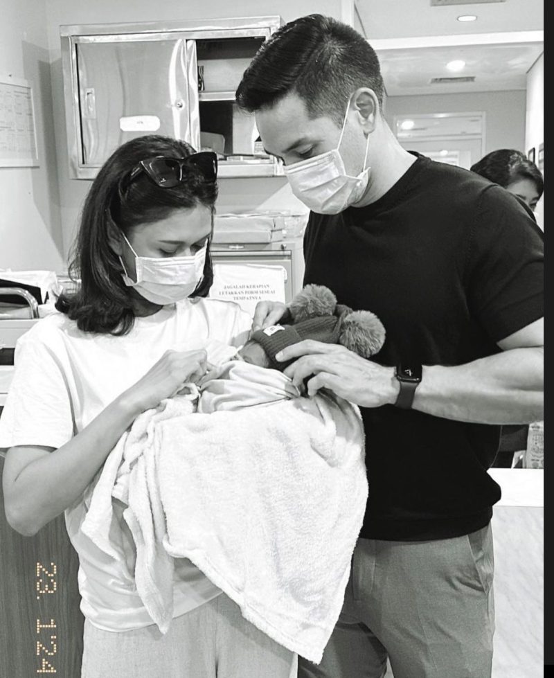 Nana Mirdad Salam Perpisahan dengan Bayi(Sumber: Instagram nanamirdad_)