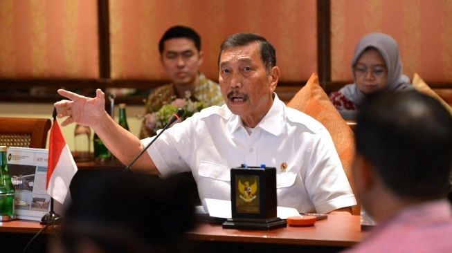 Menkomarves Luhut Binsar Pandjaitan menuding Thomas Lembong, co captain Timnas Amin berbohong soal baterai Tesla di Tiongkok yang tak gunakan nikel (sumber: suara.com)