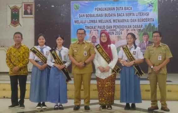 Penjabat (Pj.) Bupati Barito Timur, Indra Gunawan, SE, MPA usai Pengukuhan Duta Baca dan Sosialisasi Budaya Baca serta Literasi di Gedung Pertemuan Umum Mantawara, Senin (22/01/2024).Foto:Zakirin/1tulah.com
