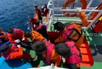 Ilustrasi evakuasi kapal tenggelam. (sumber: suara.com)