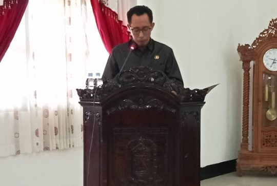 Ketua Komisi I DPRD Barsel, Jaliansyah saat menyampaikan hasil reses pada rapat paripurna ke-1 masa sidang 2024, Jumat (12/1/2024). Foto. Alifansyah/1tulah.com