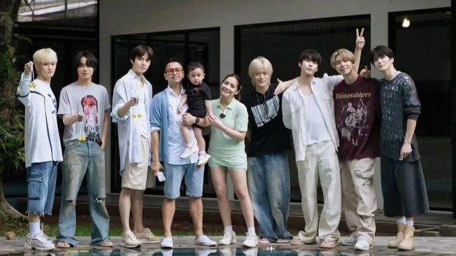 Sultan Andara bersama NCT127 (sumber; suara.com)