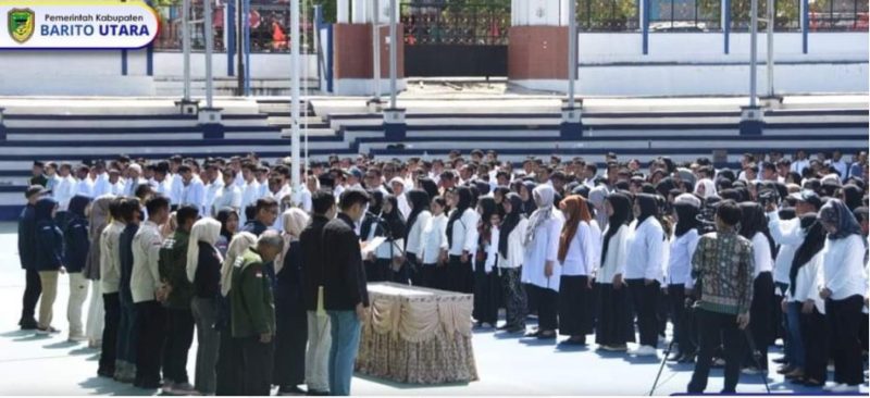 Pelantikan dan pengambilan sumpah janji Kelompok Penyelenggara Pemungutan Suara (KPPS) se-Kabupaten Barito Utara di arena terbuka Tiara Batara Muara Teweh, Kamis (25/1/2024).Foto:Delia/1tulah.com