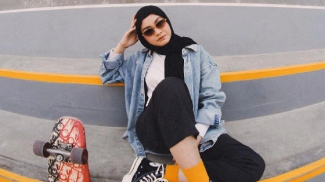 Potret Salma saat syuting MV Bunga Hati  (sumber: suara.com)