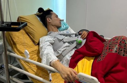 Rapper Sik-K alami patah tulang. (foto: instagram @younghotyellow94)