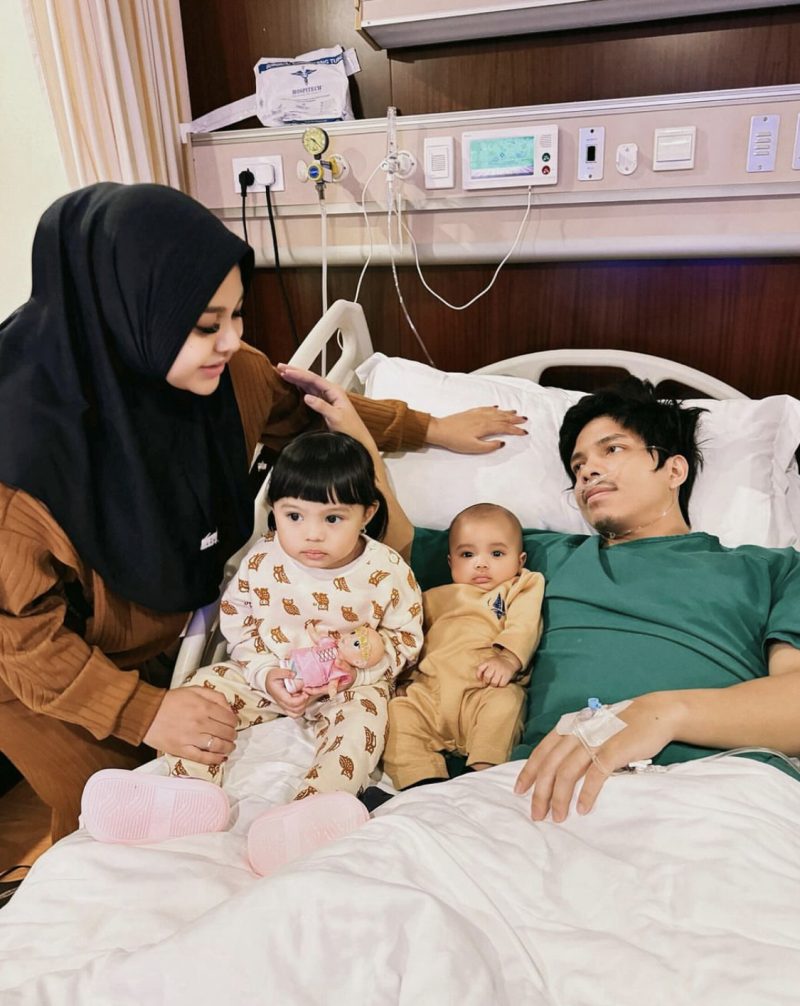 Aurel Hermansyah Rawat Atta Halilintar di Rumah Sakit(Sumber: Instagram Attahalilintar)