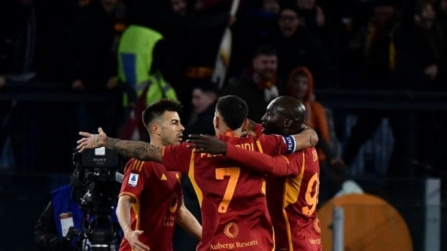 emain AS Roma, Lorenzo Pellegrini dan Romelu Lukaku  (sumber: suara.com)