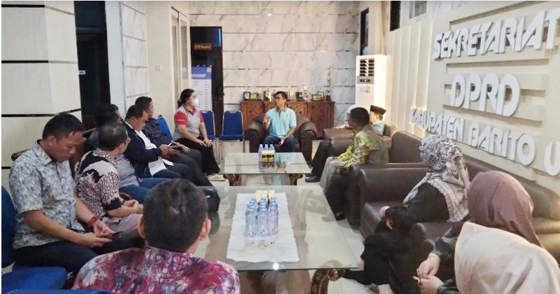 Kunker DPRD HSU dalam rangka Sharing Informasi Mekanisme Penyampaian Laporan dan Evaluasi penyelenggaraan Pemerintahan Daerah ke Sekretariat DPRD Barut. Foto:Delia/1tulah.com