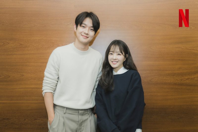 Choi Woo Sik dan Park Bo Young beradu akting di drama Melo Movie. (foto: Netflix)