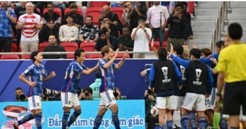 Penyerang Jepang Ayase Ueda merayakan golnya ke gawang Bahrain dalam laga babak 16 besar Piala Asia 2023 di Stadion al-Thumama di Doha pada 31 Januari 2024. HECTOR RETAMAL / AFP