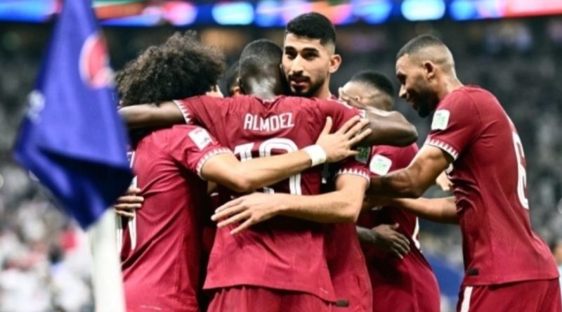 Pemain Qatar merayakan kemenangan atas Lebanon di laga perdana Grup A Piala Asia 2023 di Stadion Lusail di Lusail, Doha, Jumat 12 Januari 2024. Permata SAMAD / AFP