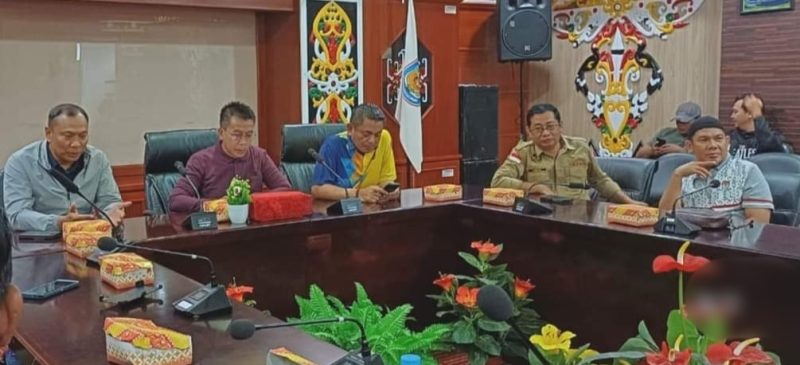 Forkopimda Murung Raya Ikuti deklarasi pemilu damai 2024 via zoom, Minggu (4/2/2023). (Foto : Diskominfo SP)