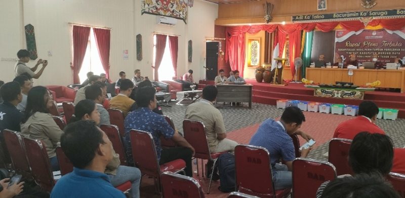 Rapat pleno KPU rekapitulasi hasil pemilu 2024 hari kedua, Kamis (29/2) di aula kantor DAD