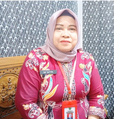 Ida Safitri, Kepala DKPPP Kabupaten Barsel saat diwawancarai wartawan di Kantornya, Kamis (1/2/2024). Foto. Alifansyah/1tulah.com