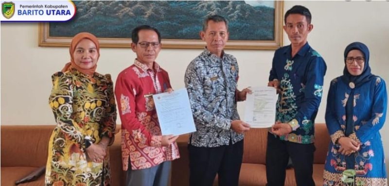 Penyerahan Sertifikat IndoGAP kepada perwakilan kelompok tani (Poktan) Sinar Harapan di Hotel Luwansa, Palangka Raya, Kamis (22/2/2024).Foto:Delia/1tulah.com