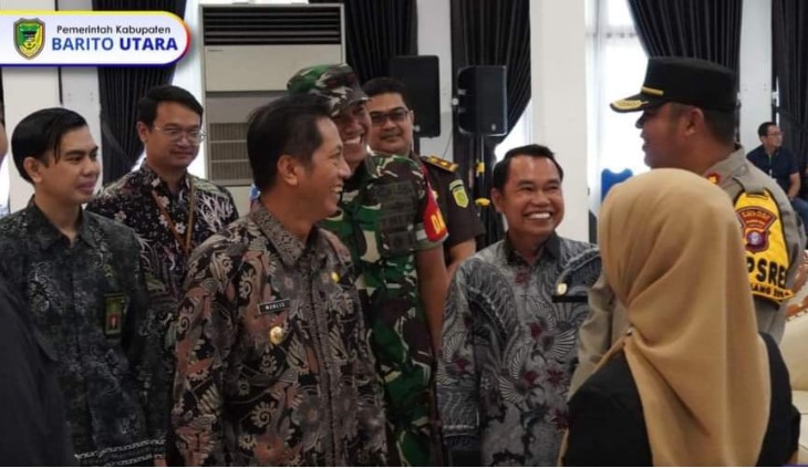 Penjabat Bupati Barito Utara Drs.Muhlis usai membuka Rapat Pleno Terbuka Rekapitulasi Hasil Penghitungan Peroleh Suara Pada Pemilihan Umum Tahun 2024 tingkat Kabupaten Barito Utara di Gedung Balai Antang Muara Teweh, Kamis (29/2/2024).Foto:Delia/1tulah.com