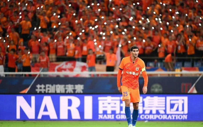 Marouane Fellaini pensiun. (foto: instagram @fellaini)