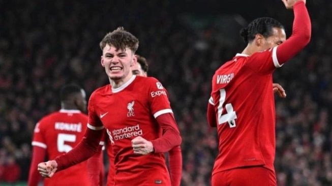 Selebrasi Conor Bradley setelah mencetak gol untuk Liverpool dalam pertandingan Liga Inggris lawan Chelsea di Anfield pada Kamis (02/2/2024) (sumber: suara.com)