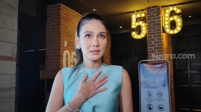 Luna Maya di kawasan MH. Thamrin, Jakarta Pusat, Selasa (30/1/2024) (sumber: suara.com)