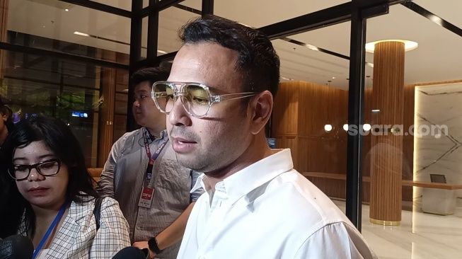 Raffi Ahmad ditemui di kantornya kawasan BSD, Tangerang Selatan pada Kamis (1/2/2024) (sumber: suara.com)